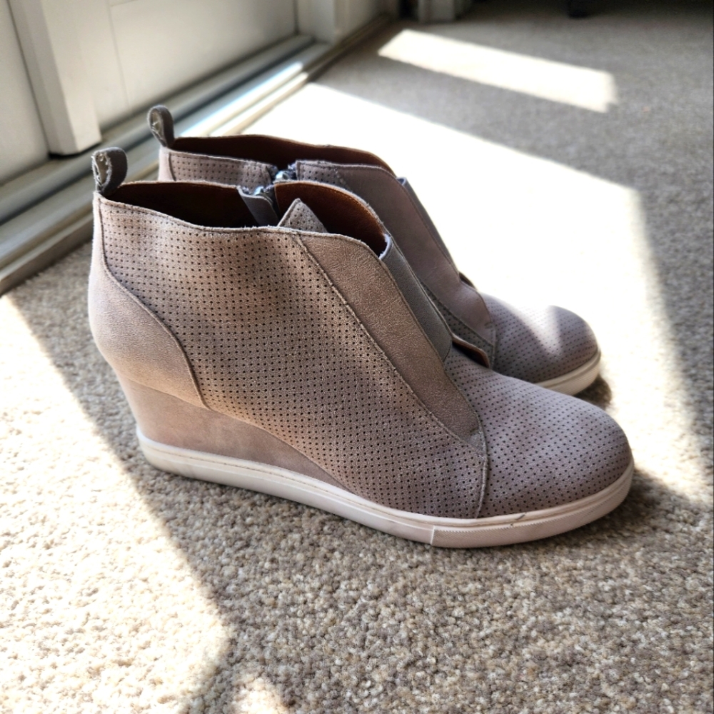 L. Paolo Felicia Wedge Sneakers in size 9.5